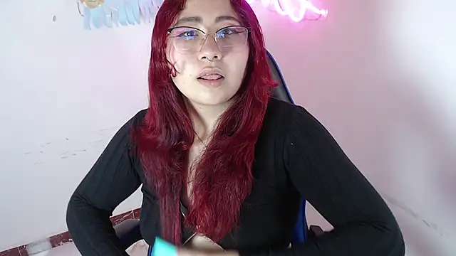 littlee red online show from December 13, 8:25 pm