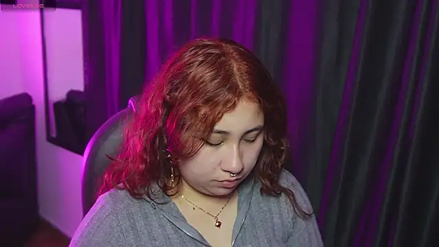 littlee red online show from April 29, 11:11 pm