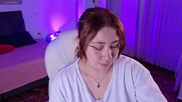 littlee red online show from May 7, 8:36 pm