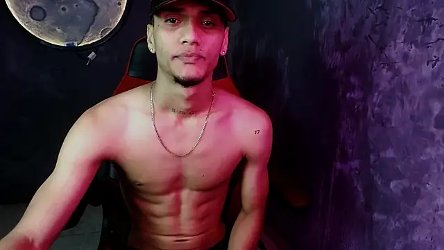 Snapshot of jaxonblack chatting on February 16, 8:16 pm jaxonblack online show from February 16, 8:16 pm