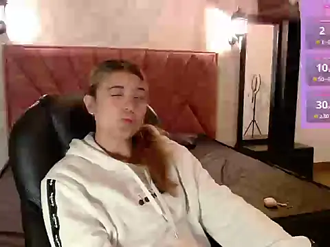 Snapshot of _jeessy chatting on October 27, 3:21 am jeessy online show from October 27, 3:21 am