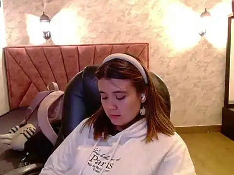 Snapshot of _jeessy chatting on February 4, 3:45 am jeessy online show from February 4, 3:45 am