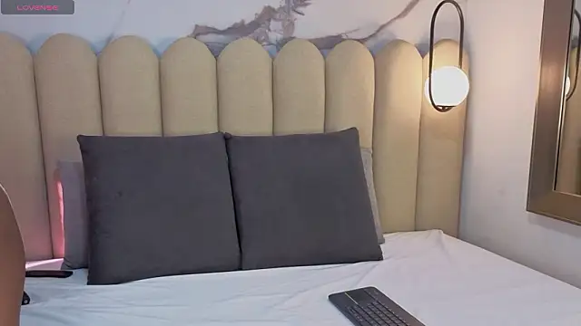 Zhara Lenoire online show from February 9, 7:51 pm