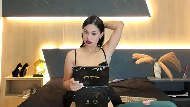 LorenaVarga online show from May 2, 7:30 pm