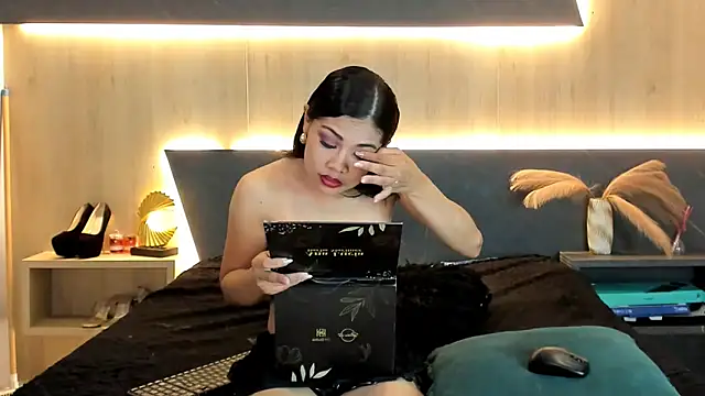 LorenaVarga online show from May 13, 7:22 pm