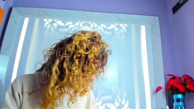 Snapshot of EmiliRouse_ chatting on October 25, 4:09 am EmiliRouse  online show from October 25, 4:09 am