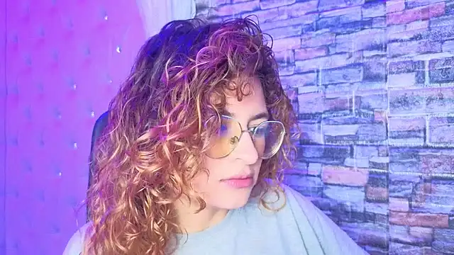 EmiliRouse  online show from November 6, 4:02 am