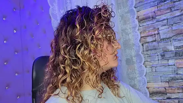 EmiliRouse  online show from November 25, 3:06 am