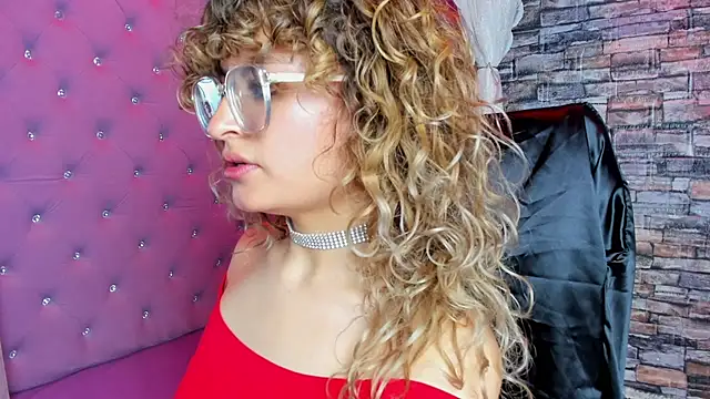 EmiliRouse  online show from February 1, 2:43 am