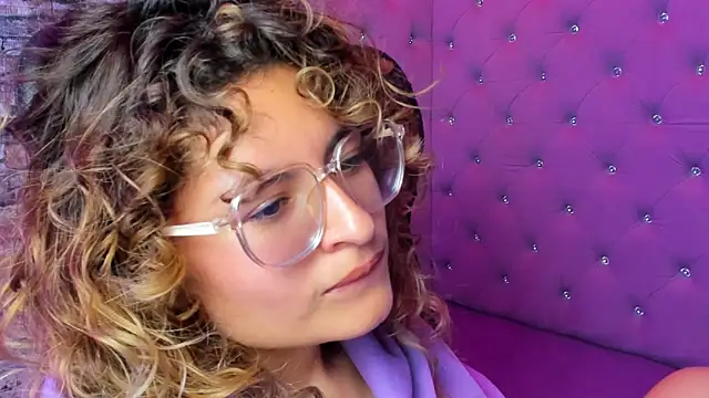 EmiliRouse  online show from February 3, 6:40 am