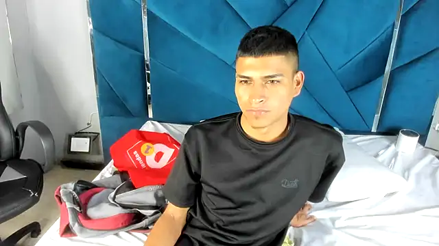 Emiliano Reyes online show from November 19, 3:28 am