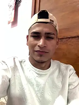 Emiliano Reyes online show from June 3, 1:52 am