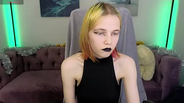 Snapshot of MitaSide chatting on December 20, 8:49 pm MitaSide online show from December 20, 8:49 pm