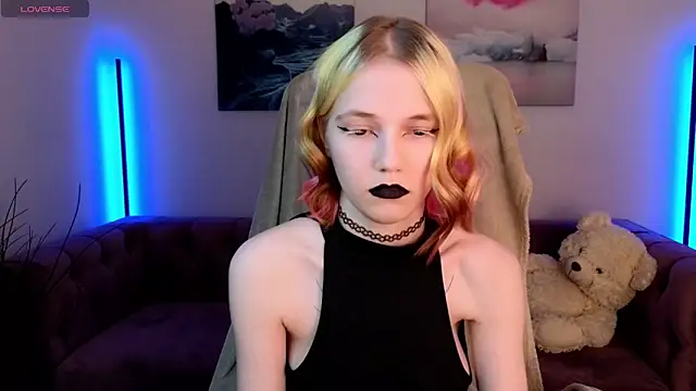 Snapshot of MitaSide chatting on January 8, 9:39 pm MitaSide online show from January 8, 9:39 pm