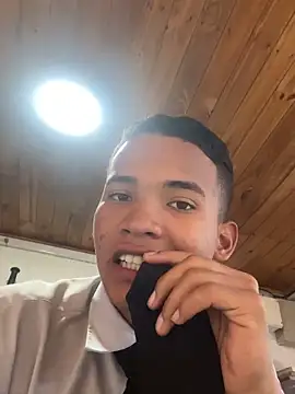 Danielalois online show from February 11, 10:15 pm