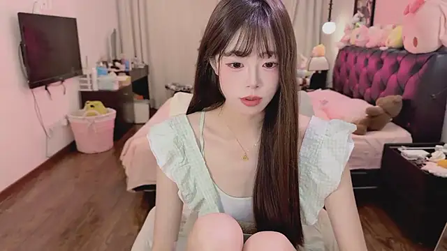 Onecutelittle online show from May 8, 2:11 pm