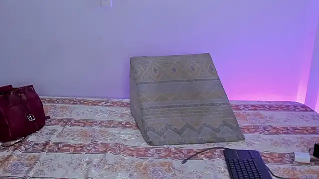 Nikki  uwu online show from February 24, 8:29 pm