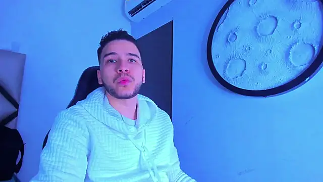 Snapshot of mike_257 chatting on February 14, 11:29 am mike 257 online show from February 14, 11:29 am