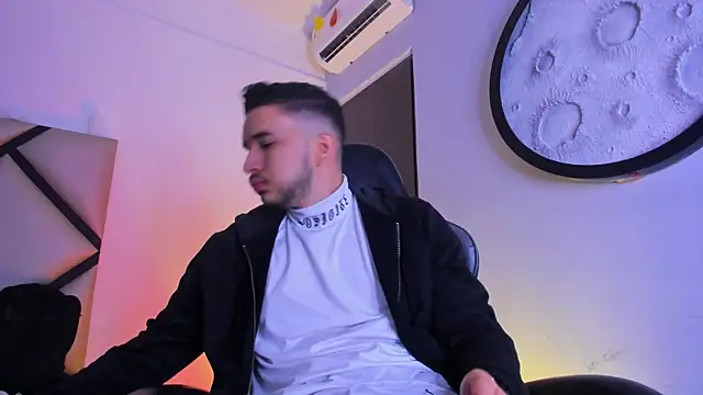 Snapshot of mike_257 chatting on February 17, 11:50 am mike 257 online show from February 17, 11:50 am