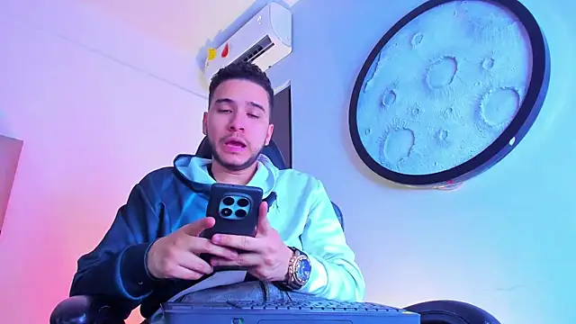 Snapshot of mike_257 chatting on February 21, 11:55 am mike 257 online show from February 21, 11:55 am