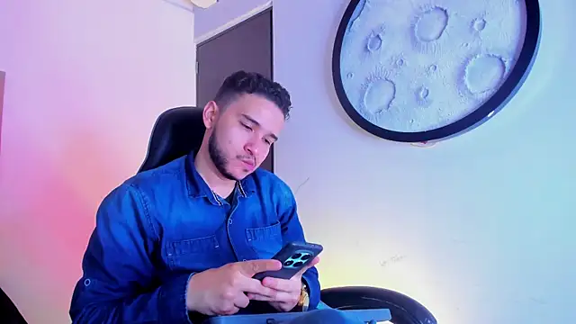 Snapshot of mike_257 chatting on February 25, 11:53 am mike 257 online show from February 25, 11:53 am