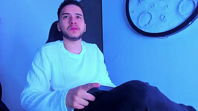 Snapshot of mike_257 chatting on February 27, 11:43 am mike 257 online show from February 27, 11:43 am