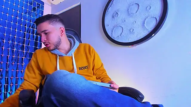 Snapshot of mike_257 chatting on February 28, 11:55 am mike 257 online show from February 28, 11:55 am