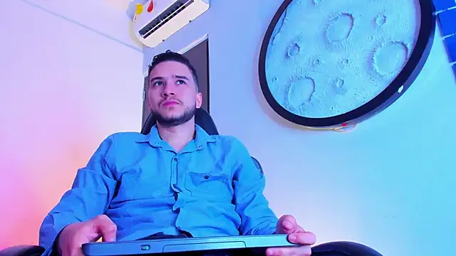 Snapshot of mike_257 chatting on March 2, 11:28 am mike 257 online show from March 2, 11:28 am