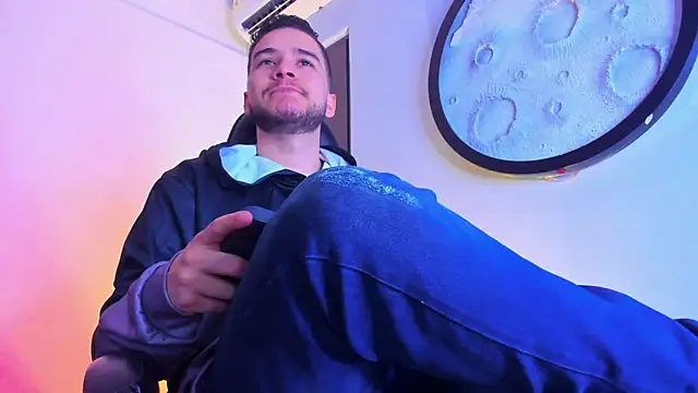 Snapshot of mike_257 chatting on March 3, 11:27 am mike 257 online show from March 3, 11:27 am