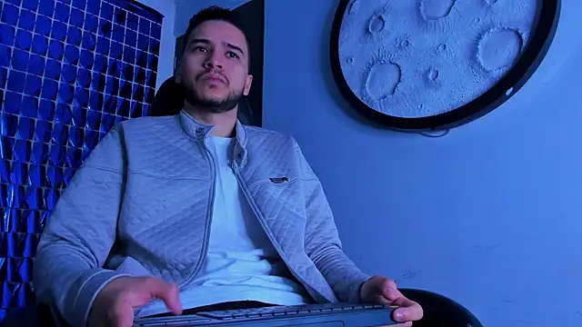 Snapshot of mike_257 chatting on March 4, 11:38 am mike 257 online show from March 4, 11:38 am