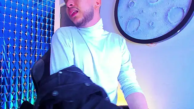 Snapshot of mike_257 chatting on March 5, 11:28 am mike 257 online show from March 5, 11:28 am