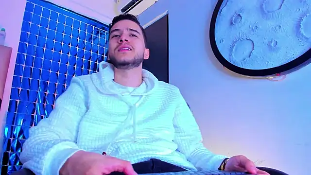 Snapshot of mike_257 chatting on March 12, 11:27 am mike 257 online show from March 12, 11:27 am