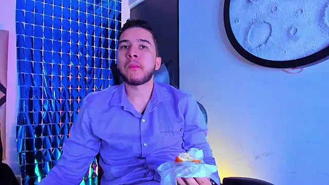 Snapshot of mike_257 chatting on March 13, 11:50 am mike 257 online show from March 13, 11:50 am