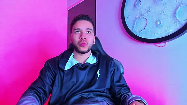 Snapshot of mike_257 chatting on March 23, 11:47 am mike 257 online show from March 23, 11:47 am