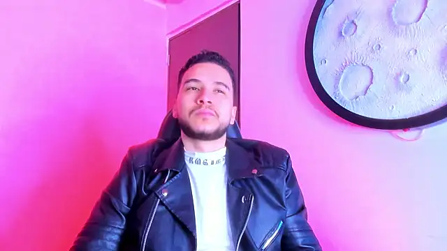 Snapshot of mike_257 chatting on March 31, 11:32 am mike 257 online show from March 31, 11:32 am