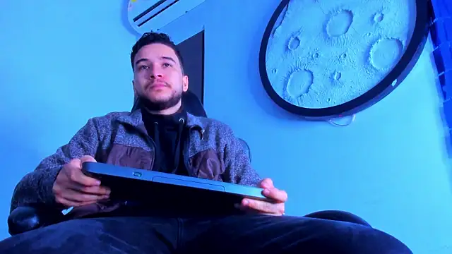 Snapshot of mike_257 chatting on April 1, 11:55 am mike 257 online show from April 1, 11:55 am