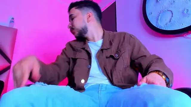 Snapshot of mike_257 chatting on April 4, 11:51 am mike 257 online show from April 4, 11:51 am