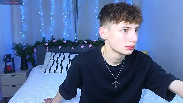 crisp1n online show from December 4, 2:48 pm