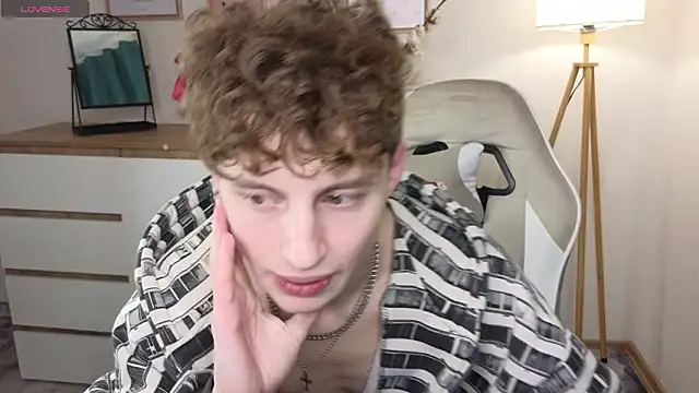 crisp1n online show from February 6, 12:19 pm