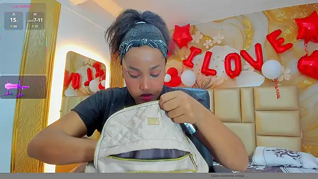 Snapshot of NahomiWalker_ chatting on February 15, 7:54 pm NahomiWalker online show from February 15, 7:54 pm