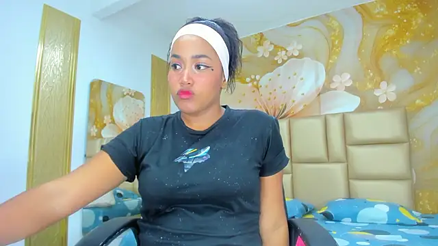 Snapshot of NahomiWalker_ chatting on February 18, 7:21 pm NahomiWalker online show from February 18, 7:21 pm