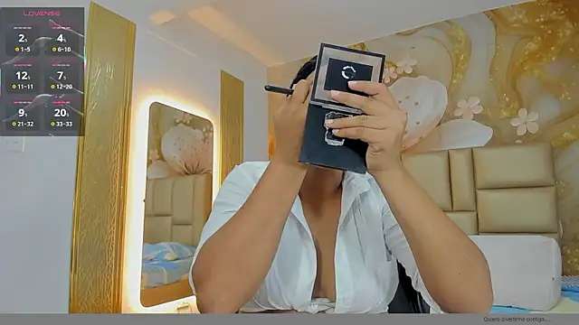 Snapshot of NahomiWalker_ chatting on March 4, 8:26 pm NahomiWalker online show from March 4, 8:26 pm