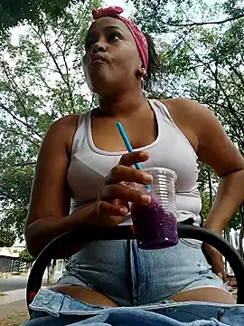 Snapshot of NahomiWalker_ chatting on March 22, 7:28 pm NahomiWalker online show from March 22, 7:28 pm