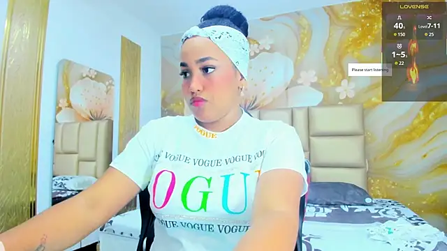 Snapshot of NahomiWalker_ chatting on April 2, 7:44 pm NahomiWalker online show from April 2, 7:44 pm