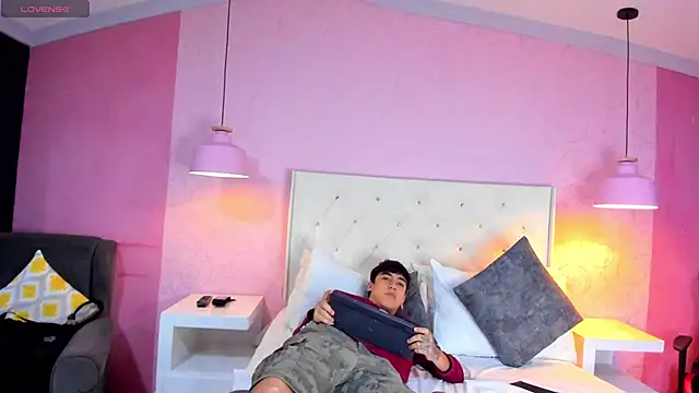 SantiOlsen online show from November 9, 12:36 pm