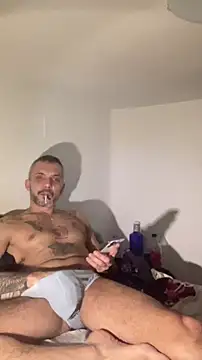 Snapshot of Italmanu85 chatting on November 17, 1:00 am Italmanu85 online show from November 17, 1:00 am