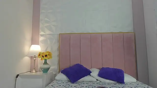 Snapshot of xxxMia_Isabellaa chatting on October 19, 12:06 pm xxxMia Isabellaa online show from October 19, 12:06 pm