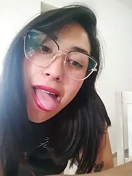 Snapshot of Chinitaaa28 chatting on November 2, 8:22 pm Chinitaaa28 online show from November 2, 8:22 pm