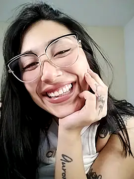 Snapshot of Chinitaaa28 chatting on November 4, 8:02 am Chinitaaa28 online show from November 4, 8:02 am