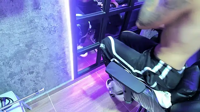 ArohomLester online show from January 18, 5:06 pm